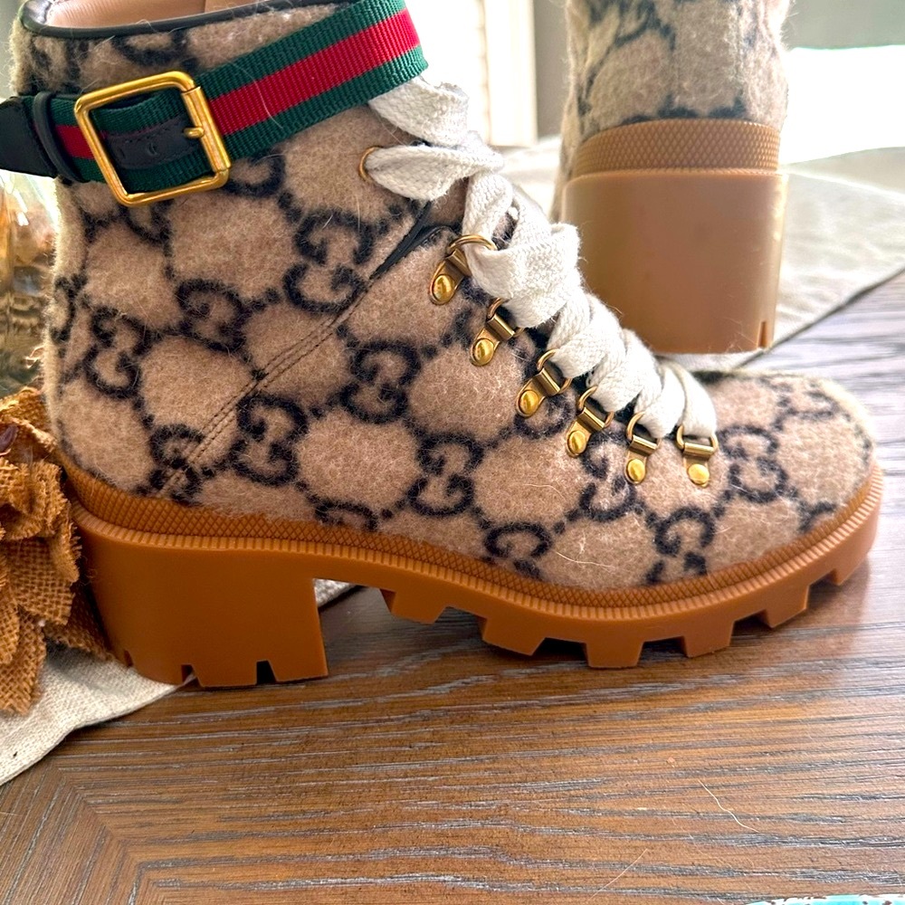 ❤️🔥❤️🔥SOLD❤️🔥❤️🔥Gucci GG Monogram wool Cream and Brown ankle boots - Picture 4 of 17